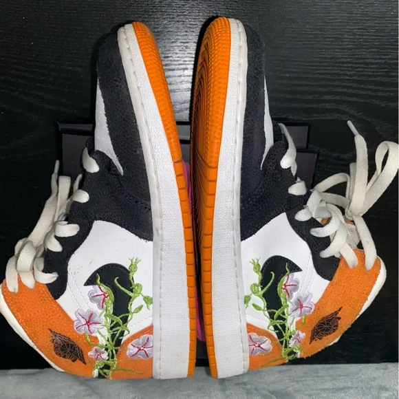 Nike Jordan 1 Mid SE Shoes girls size 5Y Floral Blossom Embroidery DQ8390-100 - Picture 7 of 12